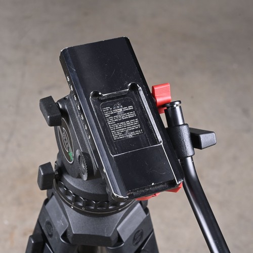 Sachtler DV2 II Fluid Head Tripod with TuffPak Case - Picture 3 of 6