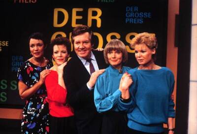 Wim Thoelke, assistants, Beate Hopf ZDF Game Show The Grand - 1985 Old Photo