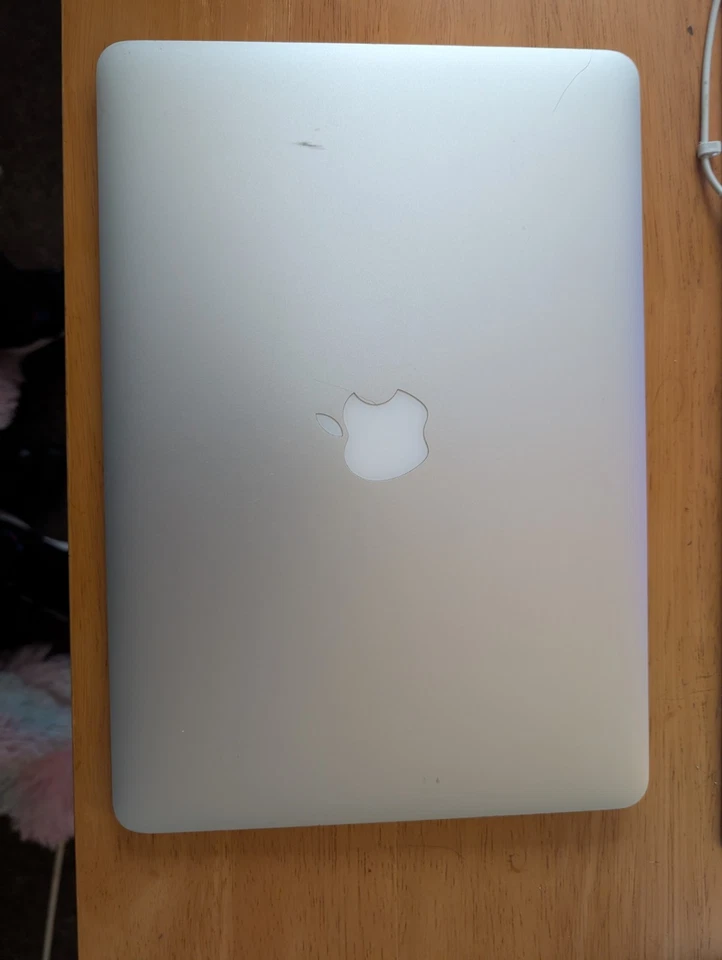 Apple Macbook Air 13.3" 2014 - Intel Core i5 - 4GB Ram - 128GB SSD - Image 3 of 4