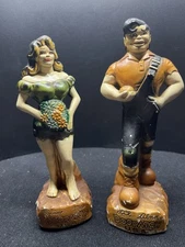 Vintage 1968 Daisy Mae & Little Abner chalk ware figures. Dogpatch USA / Al Capp