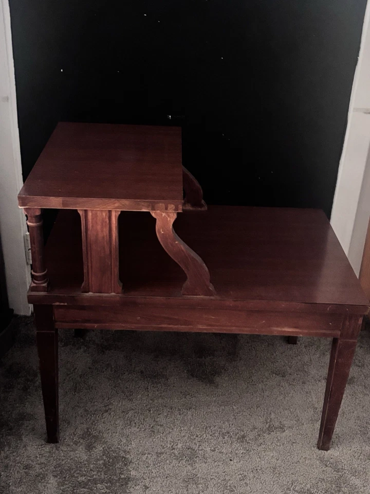 Mesa auxiliar/extremo superior vintage de nogal MCM Mersman Formica Foto 3 de 4