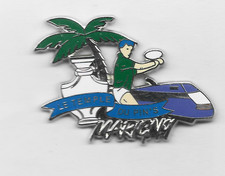 PIN'S  TGV mauve  TENNIS PARFUM PALMIER TEMPLE DU PIN'S CARRE MARIGNY(argenté)