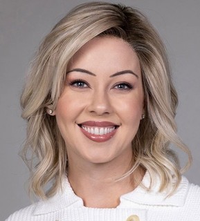 VANCOUVER Wig by BelleTress Macadamias latte R Lace Front Mono Part Pre owned