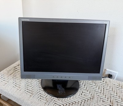  2007 Compaq 17'' Computer Monitor for Retro Gaming | Model W17q WORKS!