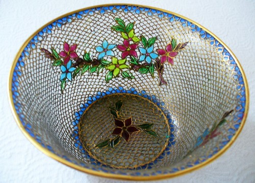 Antique~PLIQUE A JOUR~Chinese~CLOISONNE~Footed Bowl~FORGET ME KNOTS~Floral~STAND - Picture 6 of 11