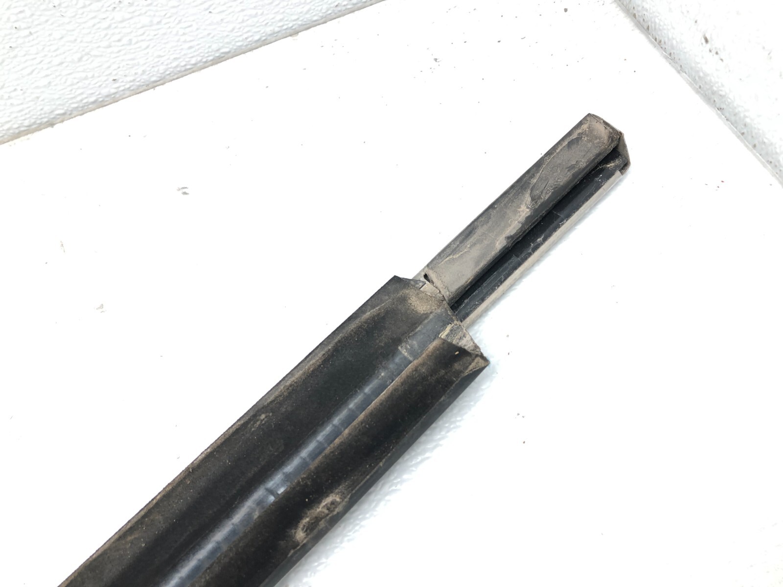 2014-2018 BENTLEY FLYING SPUR RIGHT PASS FRONT DOOR WINDOW BELT MOLDING TRIM OEM
