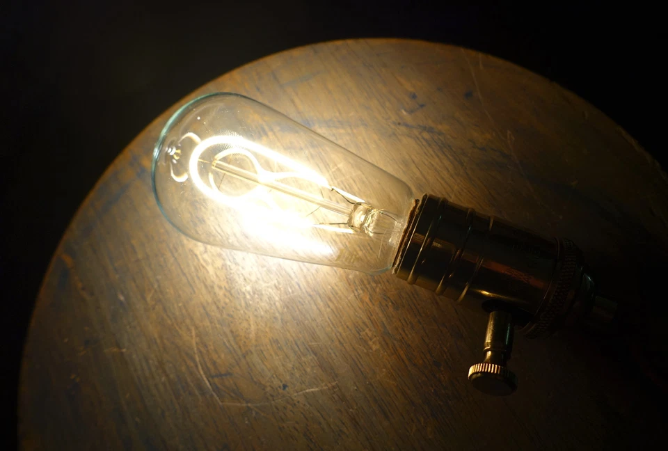 LED Edison Bulb ST18, Curved Vintage Hairpin Filament, 4 watt (40w), Dimmable - Image 3 of 4