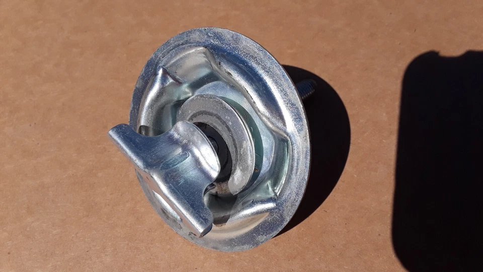 Honda Fit 2009-2013 1,5 L soporte de sujetador de neumático de repuesto de emergencia OEM Foto 2 de 4