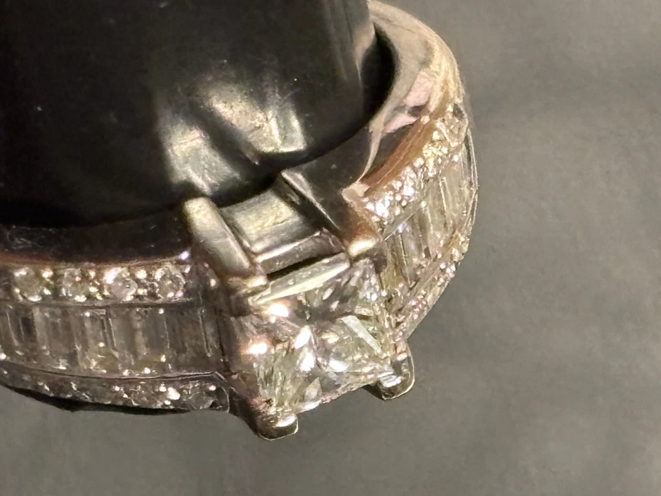 18kt white gold lady's diamond engagement ring - Appraised @ $9610.42 - Image 2 of 4