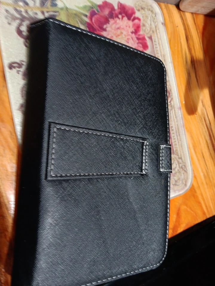 Universal 7 inch Tablet Case with PC Keyboard and Flip Stand, Black - Image 3 of 4