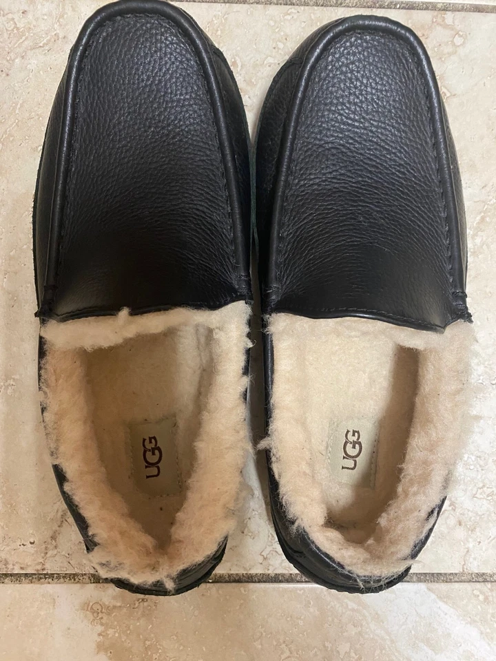 Zapatillas UGG Ascot 5379 de cuero negro forradas en piel de oveja para hombre talla 9 ligeramente usadas Foto 4 de 4