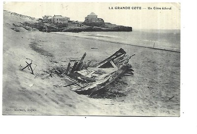 17 Charente-Maritime (17) La Grande Cote Un Cotre Echoue Postcard B&W