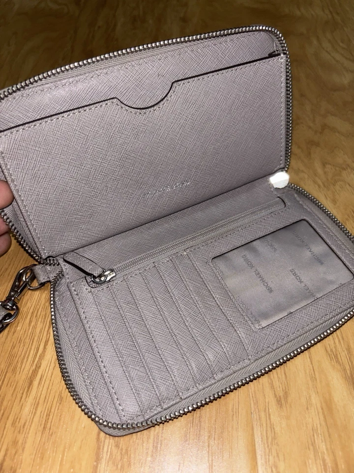 Cartera perforada continental de viaje Jet Set gris cuero saffiano Michael Kors Foto 3 de 4
