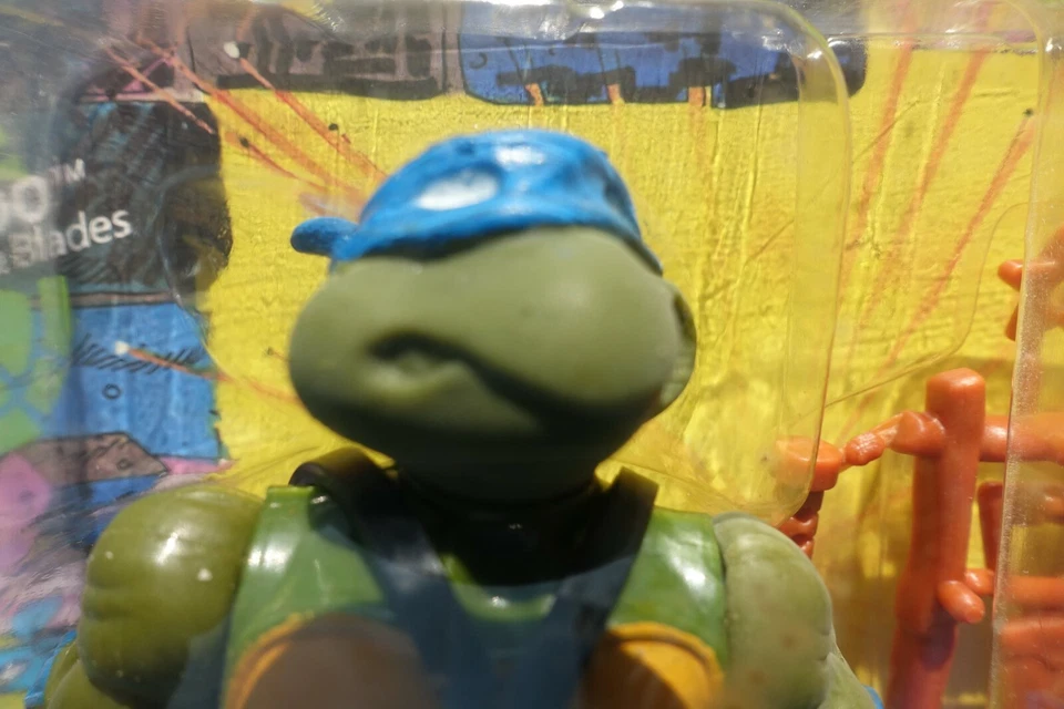 Leonardo Teenage Mutant Ninja Turtles 1988 Sealed Hero Unique Collectable C pics - Image 3 of 4