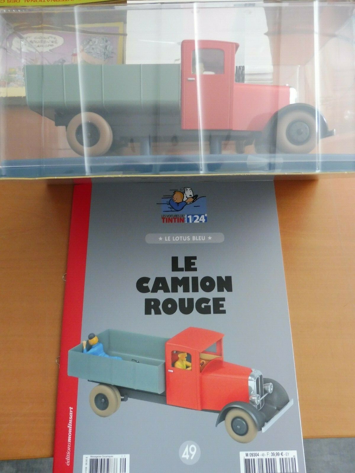 Voiture Tintin Lotus Bleu 1/24 d'exception, miniature de collection numérotée avec livret