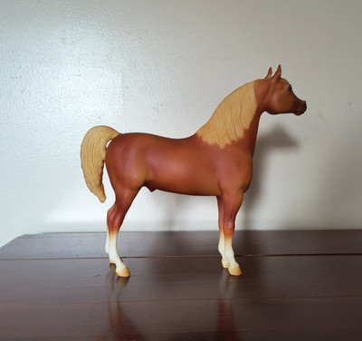 Breyer Traditional Model ''Sundown Proud Arabian Stallion'' #933-2005-Sorrel col!