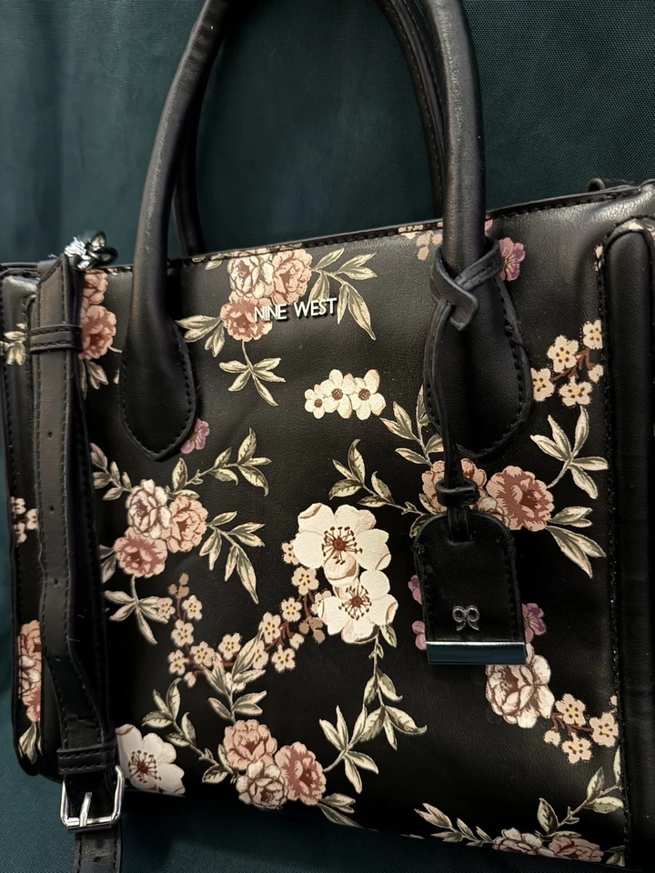 Bolso Cartera Nine West Floral - Negro con Flores Rosa y Crema - Correa Bandolera Foto 3 de 4