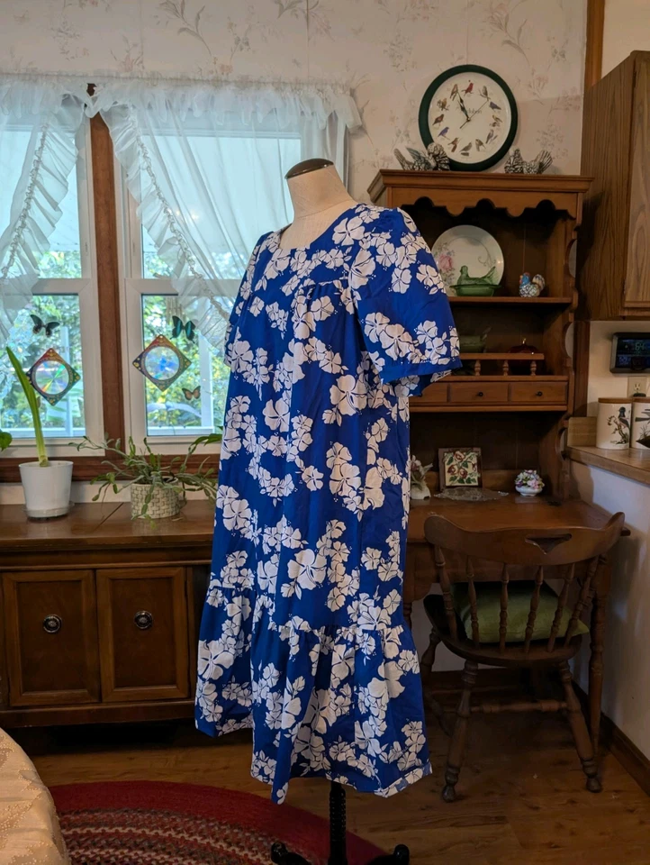 (M) Vestido de sol hawaiano vintage años 70 Helena's de HAWAI azul y blanco floral Foto 2 de 4