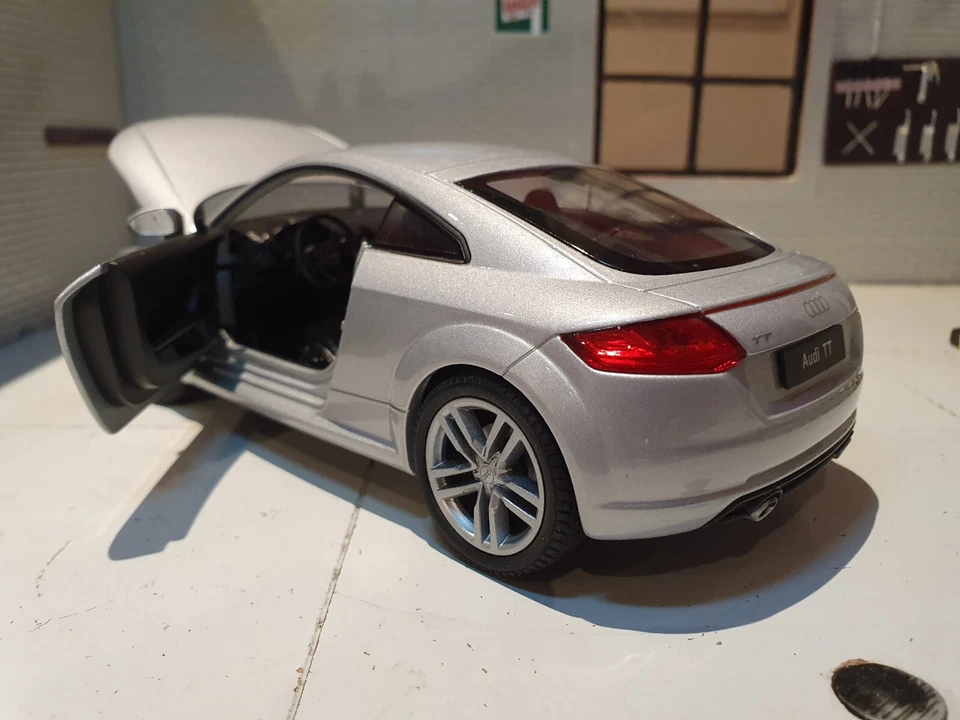 Audi TT TFSI TDi 2014 Silver Detailed Welly G 1:24 Scale Diecast Model Car 24057 - Image 4 of 4