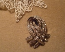 Vintage Signed Castecliff Silver Tone Clear Rhinestone Baguettes Fur Dress Clip