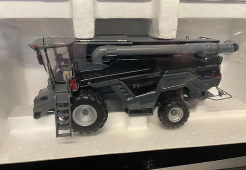 ROS 1:32 SCALE FENDT IDEAL 7 COMBINE HARVESTER WITH CORN HEADER - Picture 2 of 3