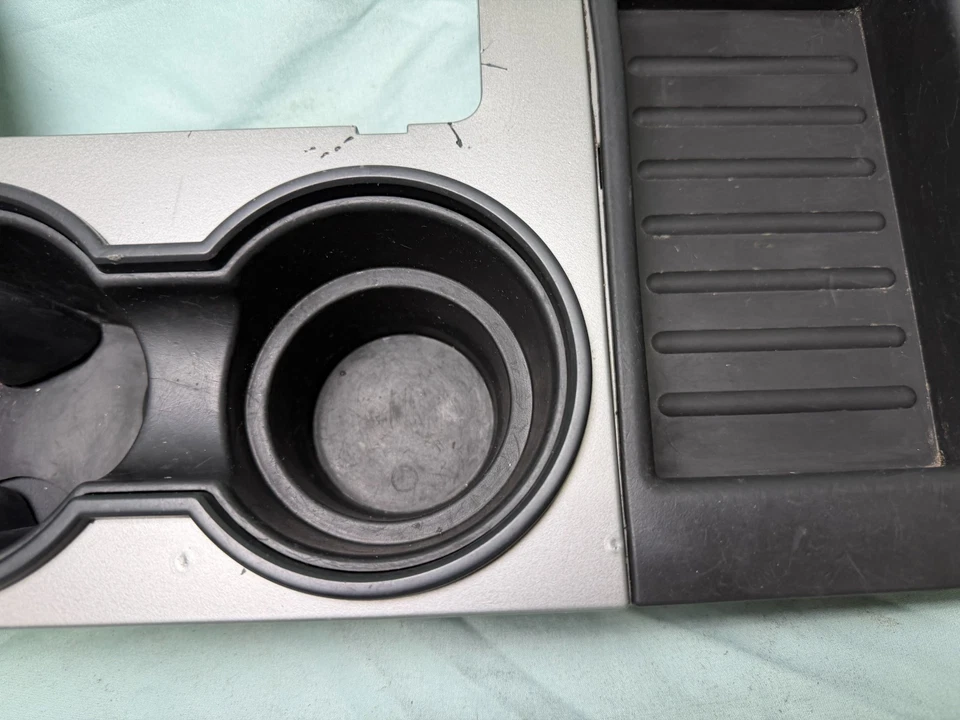 07 - 14 福特 Expedition 中控台变速杯架挡板 7L1478045A76A — 第 3/4 张图片