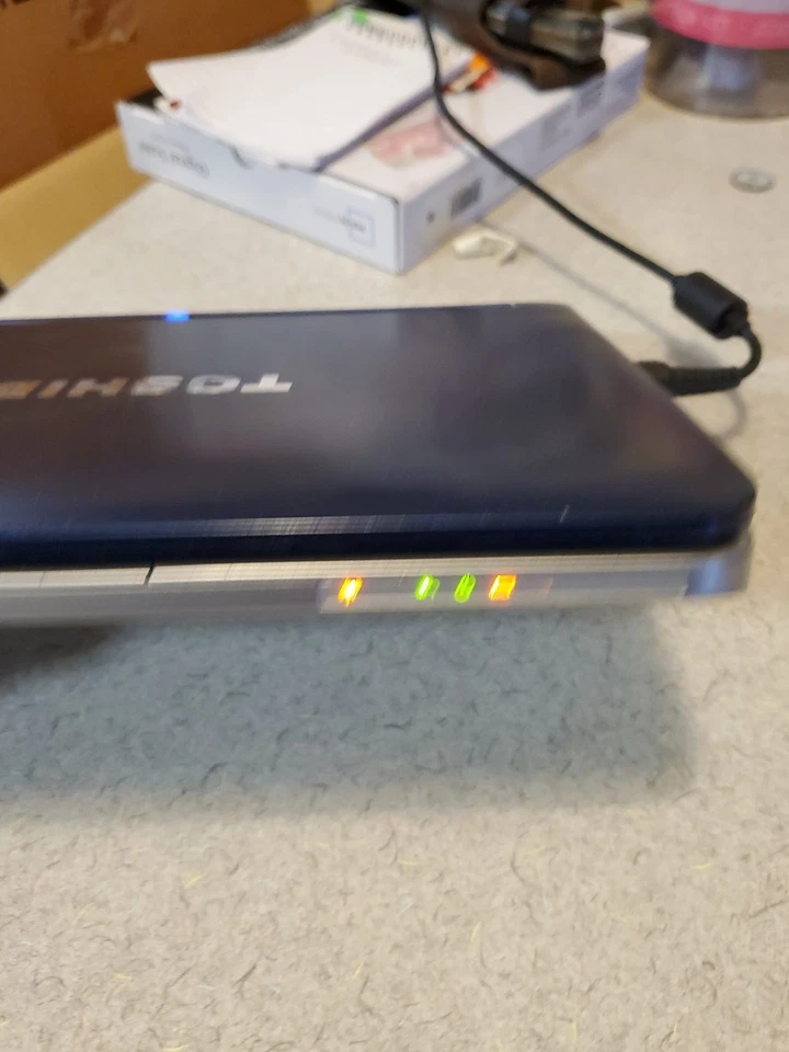 TOSHIBA SATELITTE PRO NOTEBOOK ANTIGUO RETRO RARO VINTAGE PORTÁTIL CD COMPUTADORA CPU Foto 2 de 4