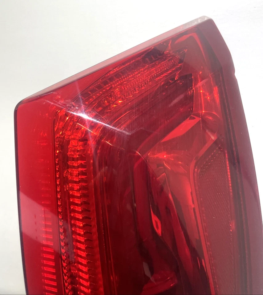 Cadillac XTS 2013-2017 luz trasera LED pasajero derecho OEM 0632 Foto 2 de 4