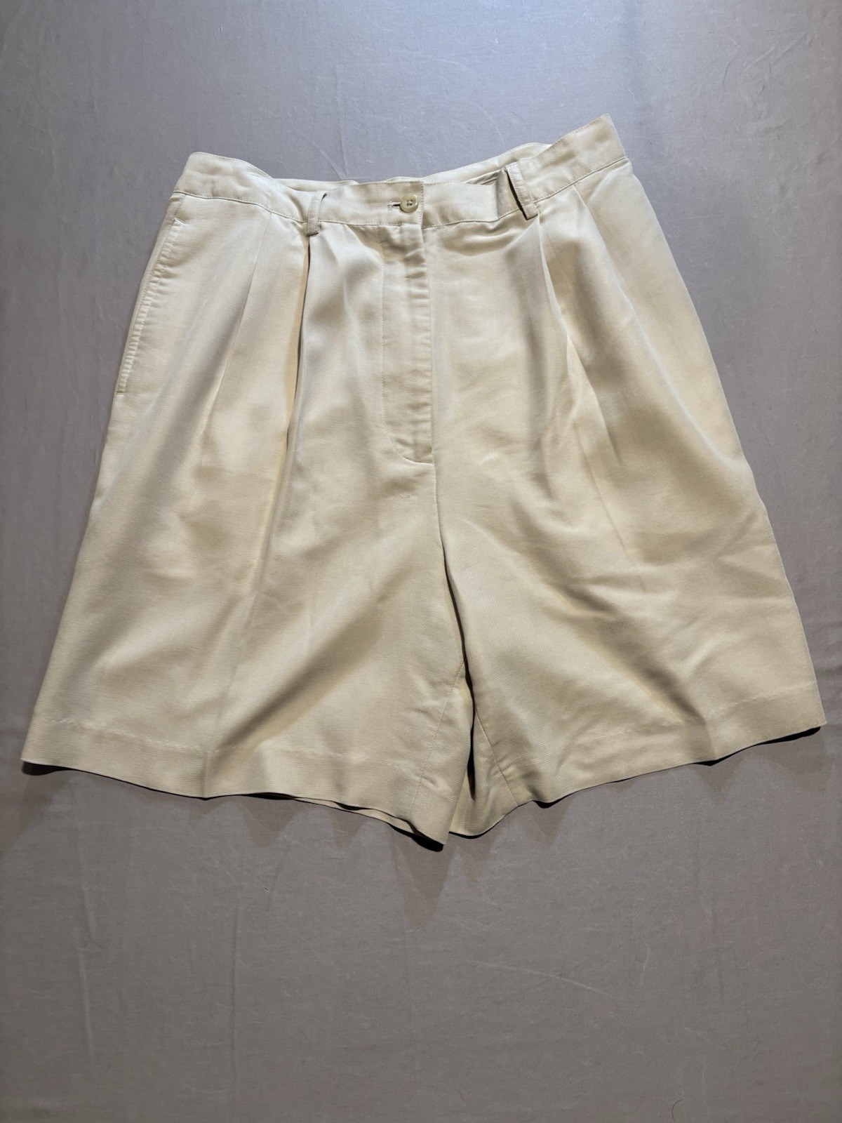 Ashworth Women's Pleated Golf Shorts Tan Khaki Polynosic Blend Vintage Size 12