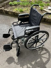 Drive Medical gvm318dda-sf  Wheelchair Ltwt 18”w/DDA & S/A Footrests Cruiser lll