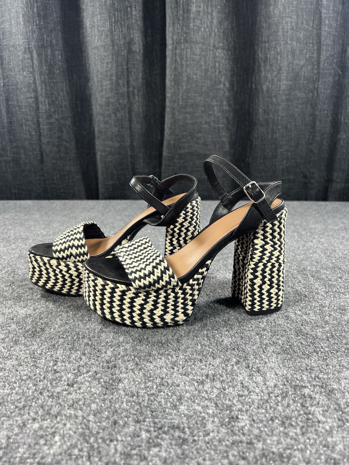 Universal Thread Womens Size 6 Platform Block Hee… - image 4