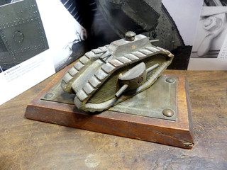 WW1 Artisanat de tranchée rare char de combat fabriqué entièrement en bois