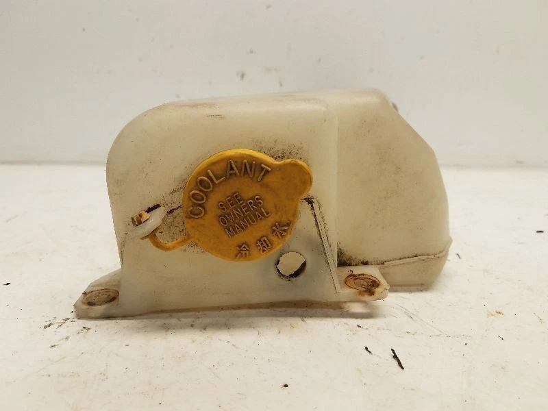 1999-02 Subaru Forester (2.5L / AT) Coolant Reservoir  - Image 2 of 4