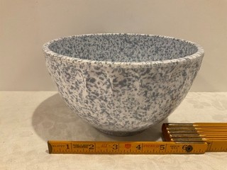 BOONTON WARE 4.25” h x 7” w 2 qt quart 511A blue white speckled mixing bowl