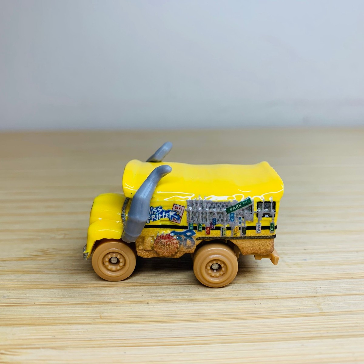 Disney Pixar Cars Mini Racers - Muddy Miss Fritter Thunder Hollow