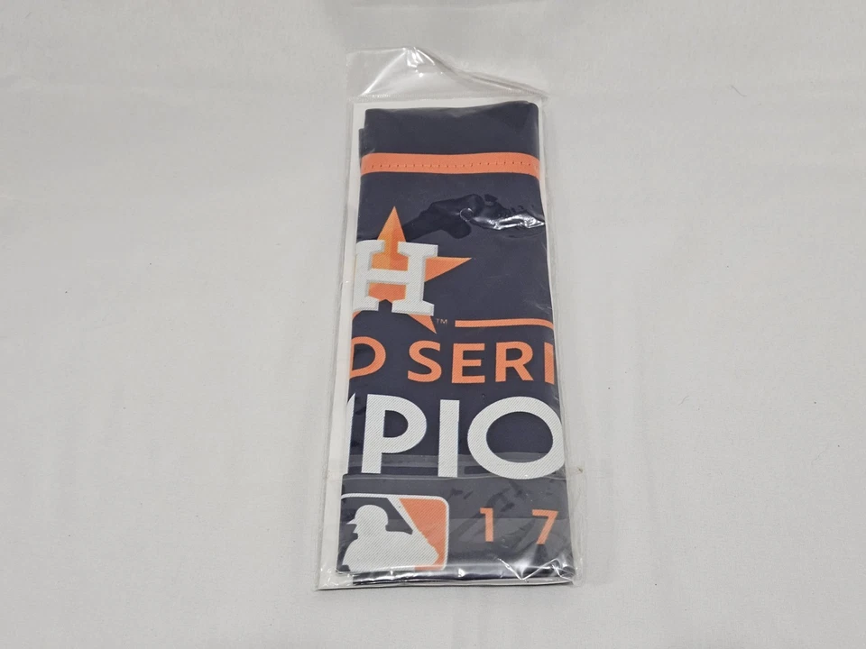 Houston Astros 2017 World Champions Memorabilia Lot MLB Lanyard And Yard Flag - Image 4 of 4