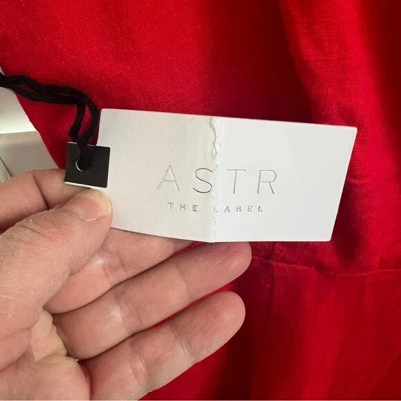 Macacão cropped ASTR the Label vermelho verdadeiro sem mangas mistura de linho tamanho XS NOVO - Imagem 3 de 4