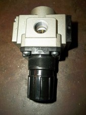 NEW NO BOX SMC AR20K-F02 PNEUMATIC REGULATOR (235-2)