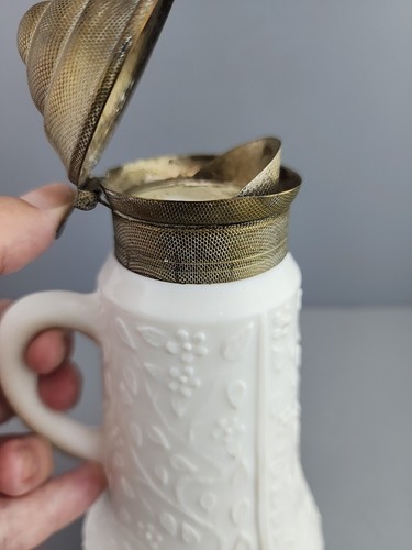 ANTIQ. WHITE EMBOSSED/RIBBED MILK GLASS SYRUP DISPENSER W/METAL HINGED LID/SPOUT - Picture 9 of 9