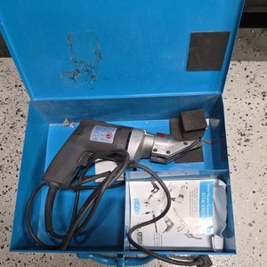 Kett Power Shear Model K-200 w/ Extra blades, Nibbler Metal box Insturctions