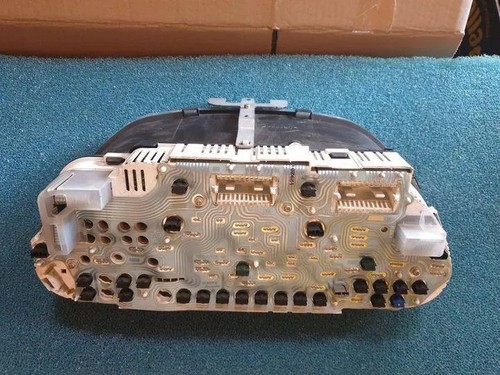 VOLVO V40 Estate VW Kombiinstrument 30889704D 1.87 Diesel 85kw 2002 18233919