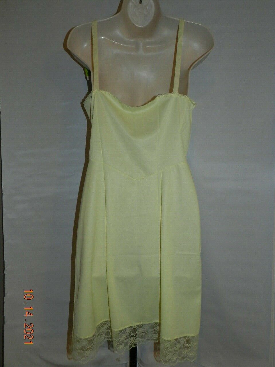 Yellow VTG NWT The Doesn’t Slip Nylon Anti-Cling … - image 3