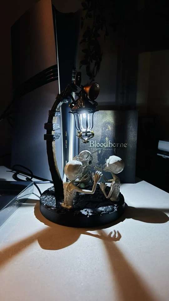 Bloodborne lanterna figure 25 cm Con Led Dipinta A Mano - Immagine 4 di 4