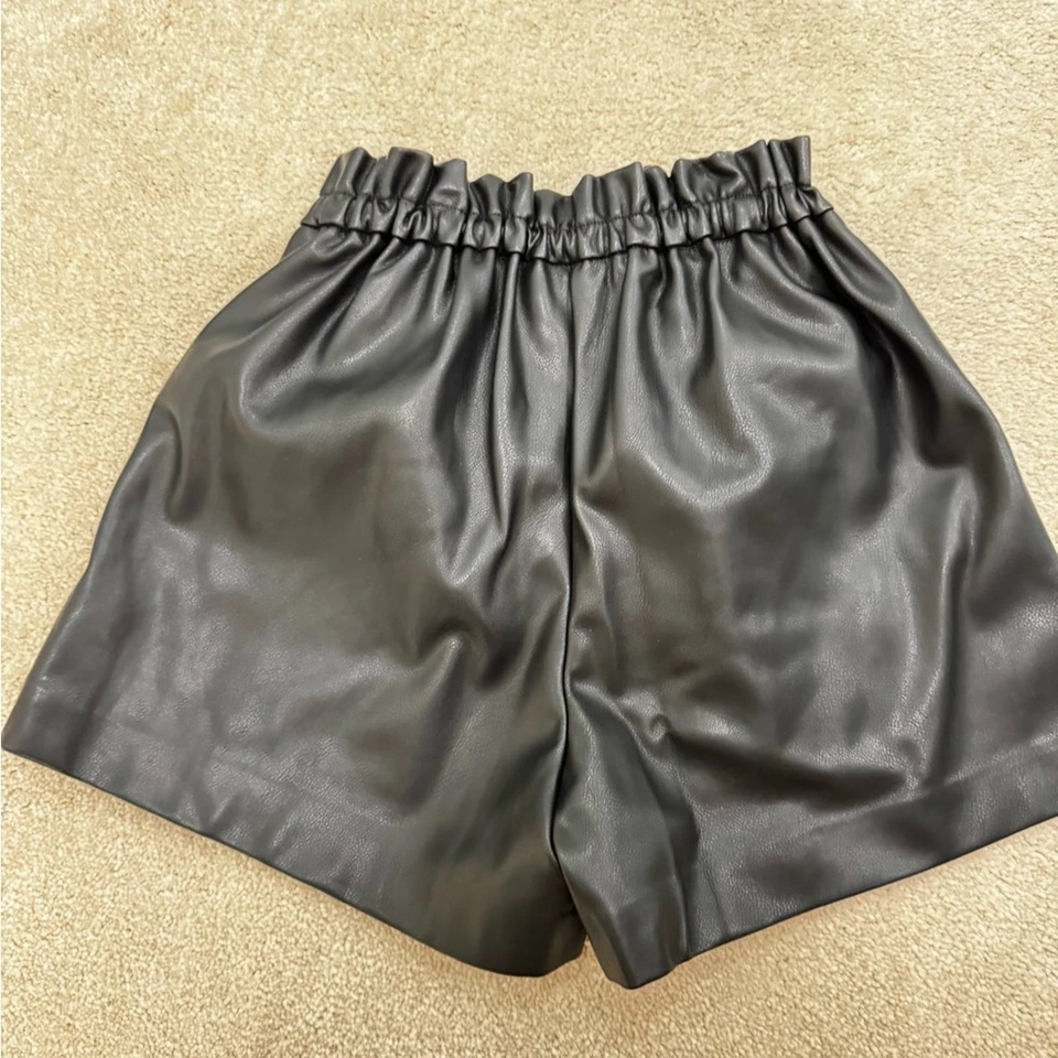 Mini Molly by Molly Bracken, Pantalones Cortos Cintura Alta Cuero Sintético Negro, Talla 14Y Foto 3 de 4