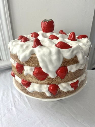 Vtg Strawberry Shortcake Ceramic Pedestal Footed Cake Plate w/Dome Cover