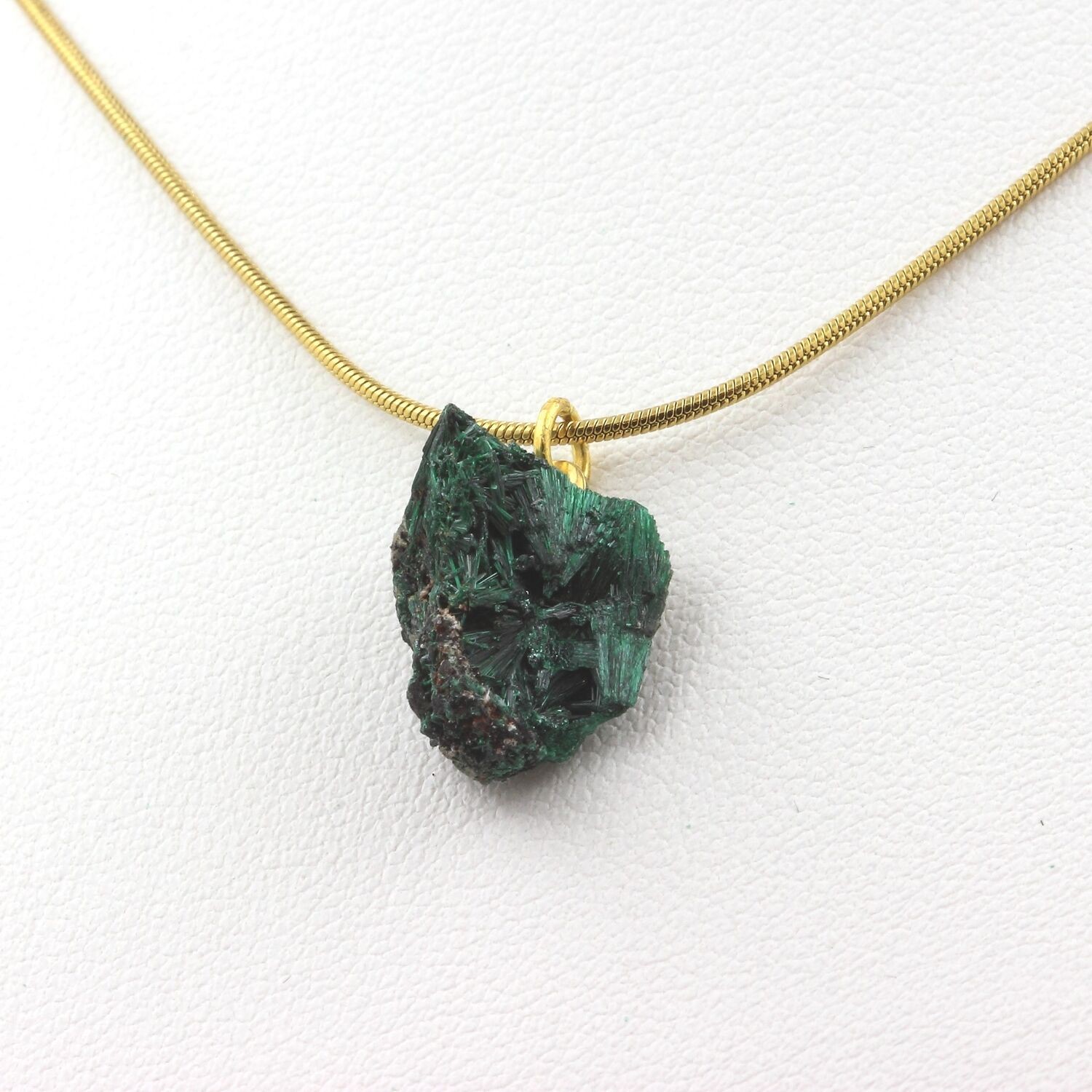 Collier en malachite brute de 10.35 ct issu de la mine de Kipushi