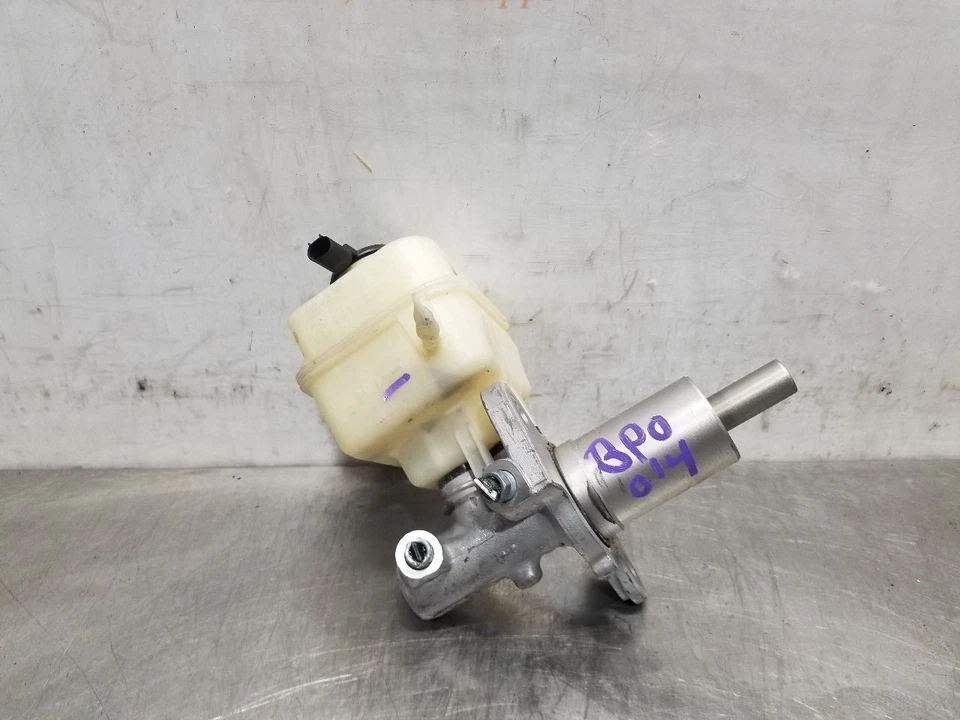 BMW 550I GT 2010 4,4 L cilindro maestro de freno Foto 2 de 4