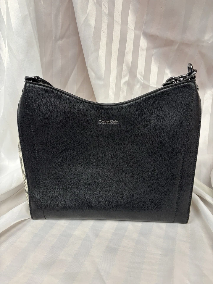 Bolso Hobo de Hombro CALVIN KLEIN Nova Cadena Cuero Sintético Blanco y Negro Foto 2 de 4