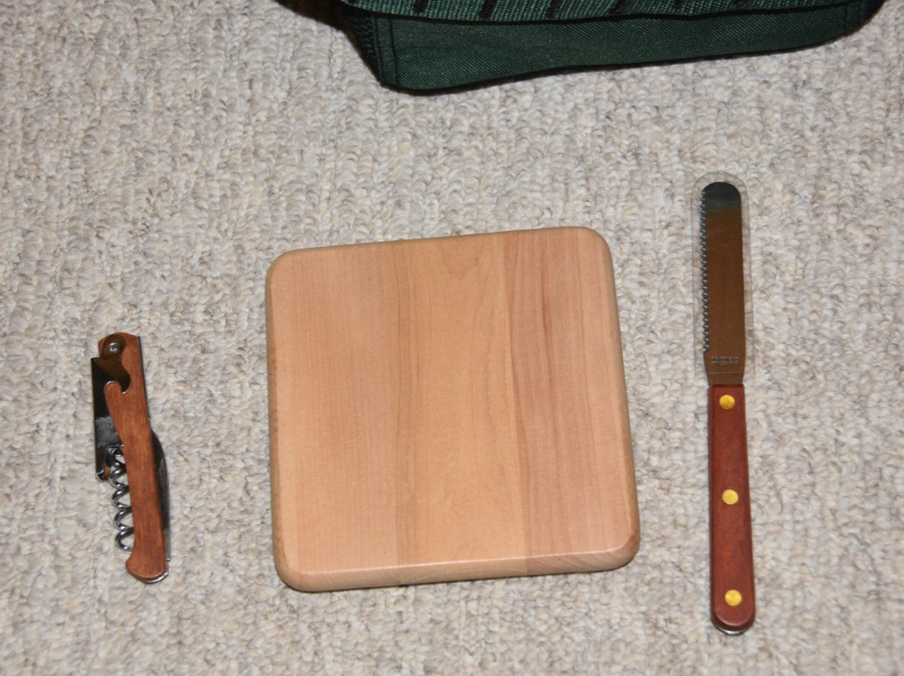 Picnic Time Duet Wine Tote Cheese Board Opener Hunter Green 623-04 NWT