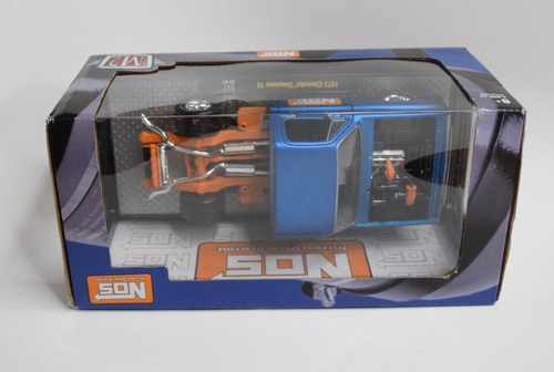 M2 Machine Die Cast Truck - 1:24 1973 Chevy Cheyenne 10 Nos S37 Blue / Orange - Picture 5 of 6